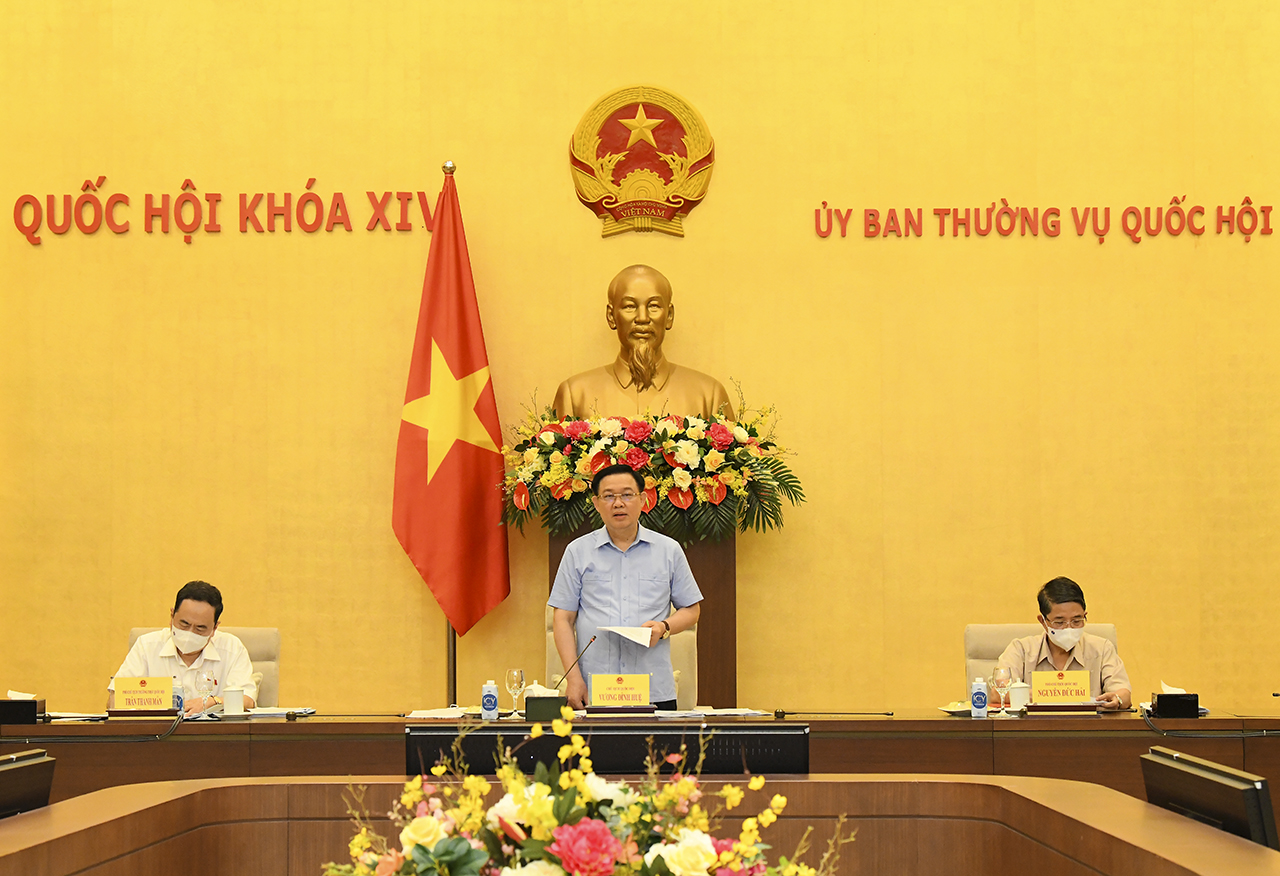 Đẩy nhanh chiến lược vaccine và coi trọng bảo đảm kinh tế vĩ mô 